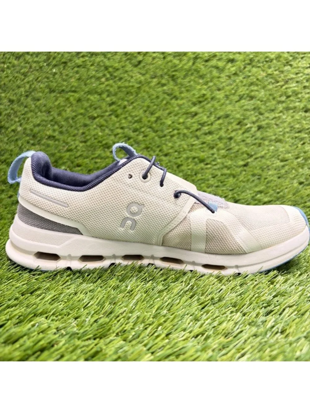 On Cloud Sky GS Boys Size 5Y White Blue Athletic Running Walking Shoes Sneakers